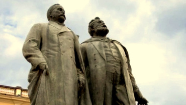 A pair statue of Ilia Chavchavadze and Akaki Tsereteli. Bronze. 1958. Tbilisi
